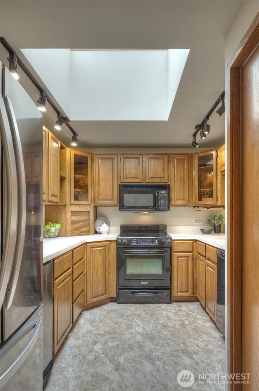 Property photo for 909 N 35th Street #402, Seattle photo 9