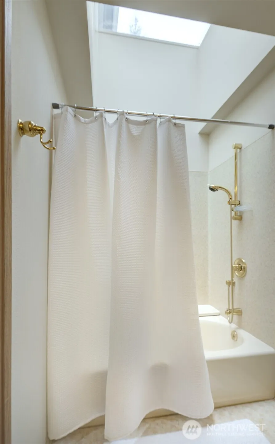 Property photo for 909 N 35th Street #402, Seattle photo 15