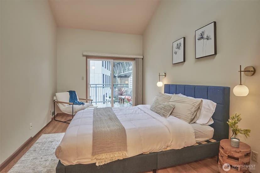 Property photo for 909 N 35th Street #402, Seattle photo 12