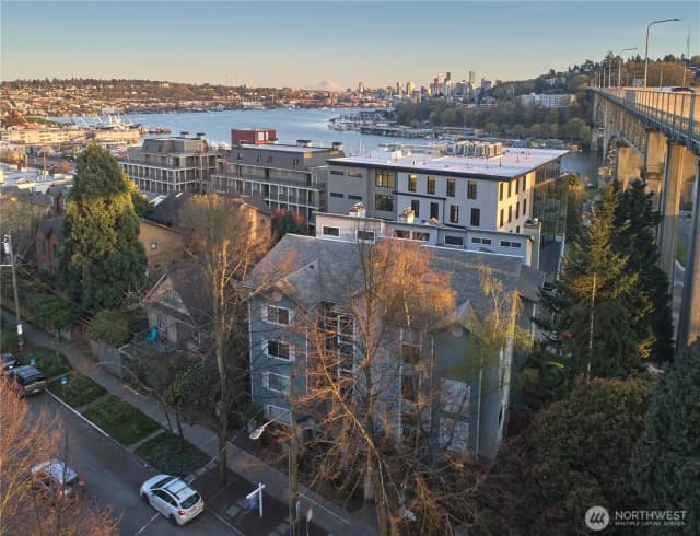 Property photo for 909 N 35th Street #402, Seattle