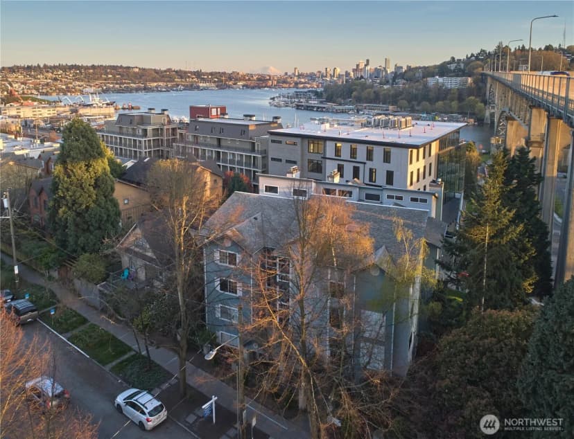 Property photo for 909 N 35th Street #402, Seattle