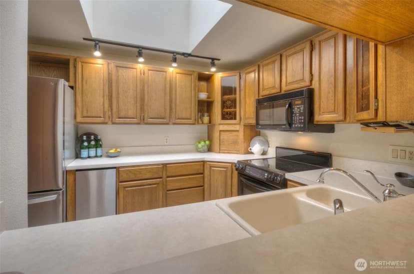 Property photo for 909 N 35th Street #402, Seattle photo 10