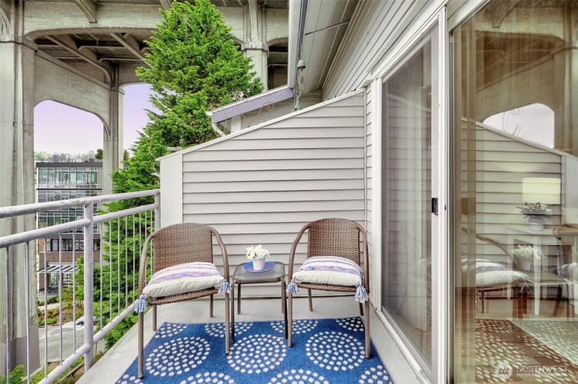 Property photo for 909 N 35th Street #402, Seattle photo 22