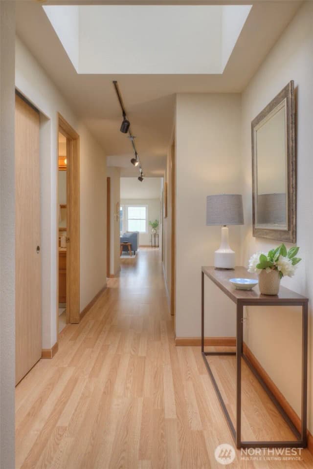 Property photo for 909 N 35th Street #402, Seattle photo 3