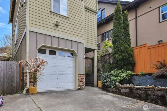 Property photo for 2221 E Spruce Street, Seattle photo 2