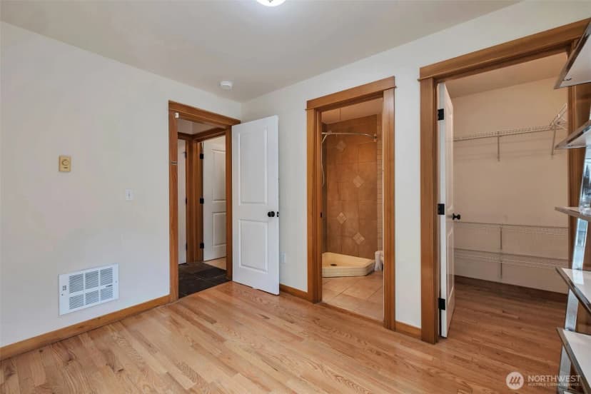 Property photo for 2221 E Spruce Street, Seattle photo 16