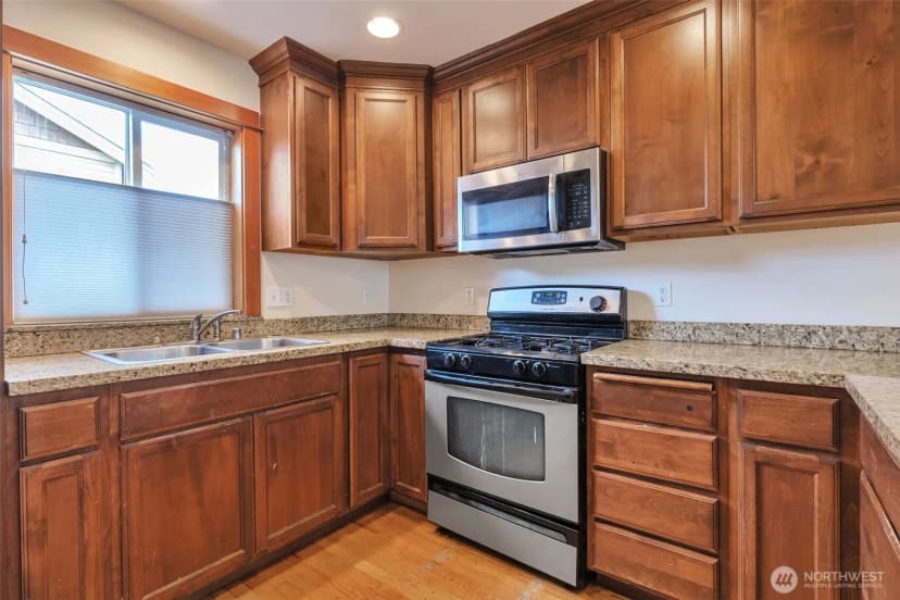 Property photo for 2221 E Spruce Street, Seattle photo 11