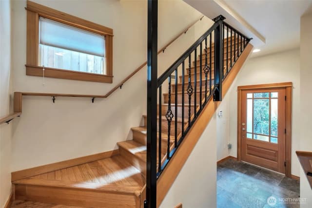 Property photo for 2221 E Spruce Street, Seattle photo 4