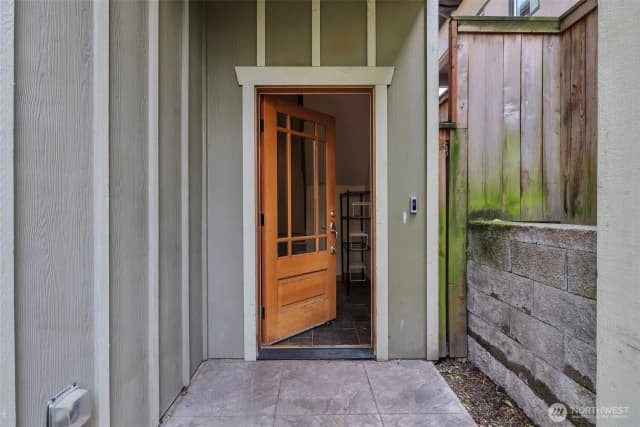 Property photo for 2221 E Spruce Street, Seattle photo 3