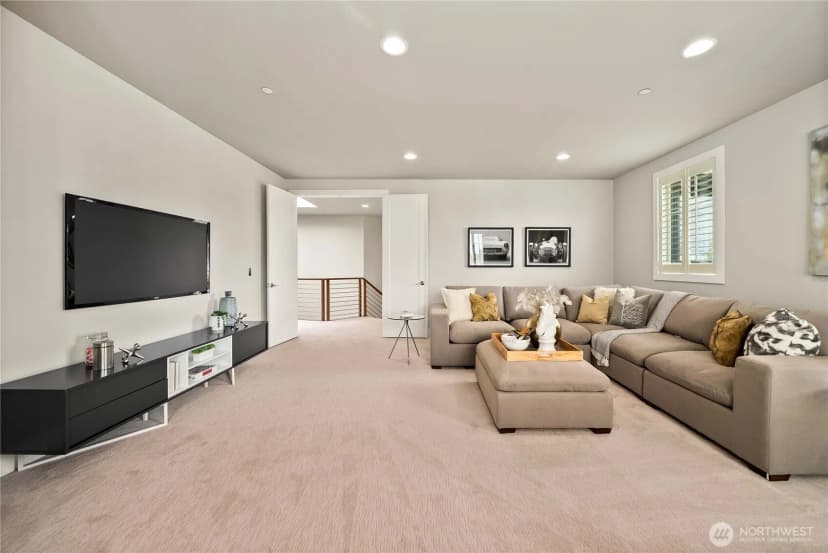 Property photo for 10933 Ne 60th Street, Kirkland photo 32