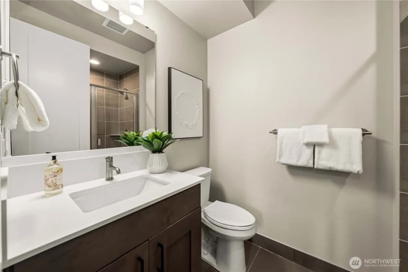 Property photo for 10933 Ne 60th Street, Kirkland photo 23