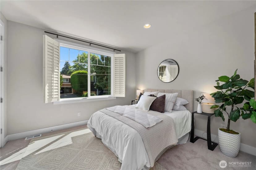 Property photo for 10933 Ne 60th Street, Kirkland photo 31