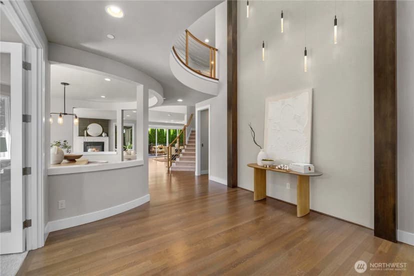 Property photo for 10933 Ne 60th Street, Kirkland photo 4