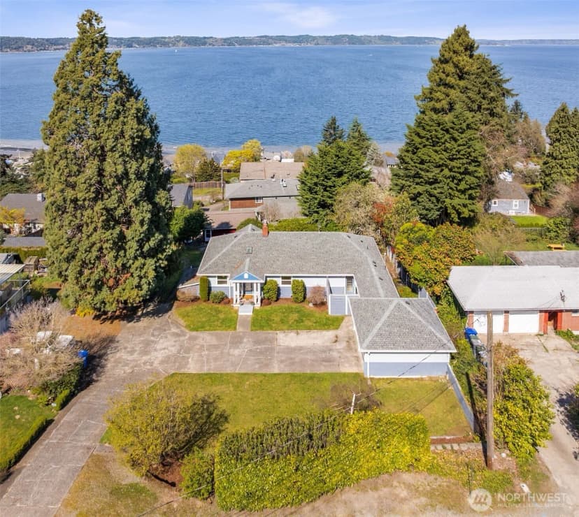 Property photo for 8424 East Side Drive Ne, Tacoma photo 37