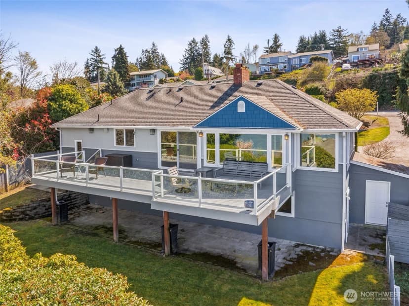 Property photo for 8424 East Side Drive Ne, Tacoma photo 35