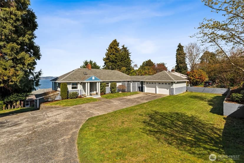 Property photo for 8424 East Side Drive Ne, Tacoma photo 3