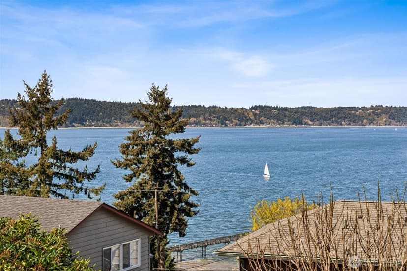 Property photo for 8424 East Side Drive Ne, Tacoma photo 38