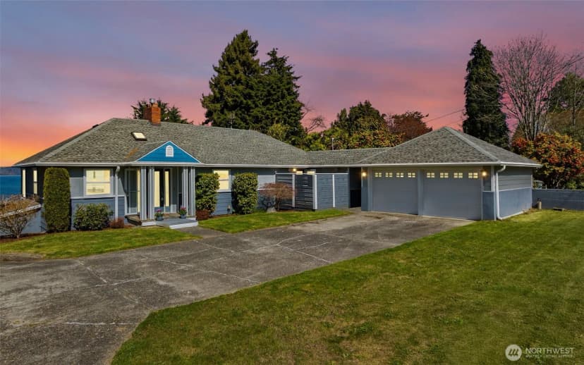 Property photo for 8424 East Side Drive Ne, Tacoma photo 2