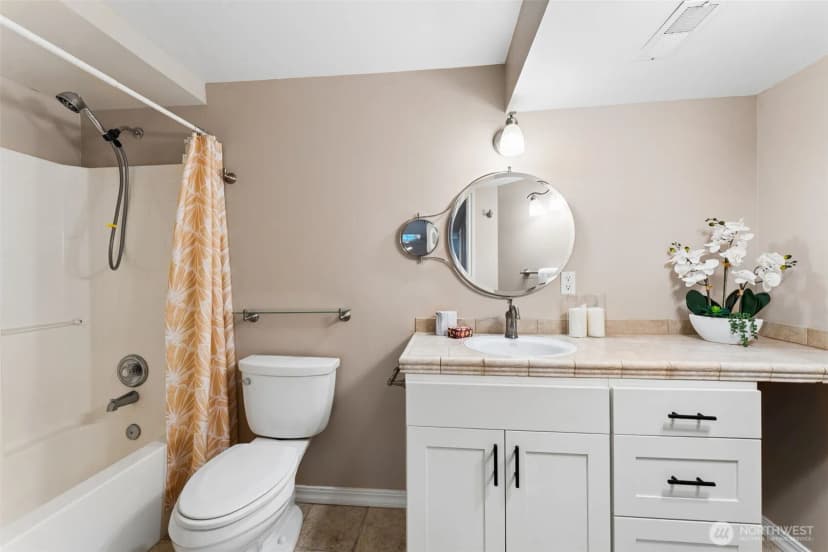 Property photo for 8424 East Side Drive Ne, Tacoma photo 29
