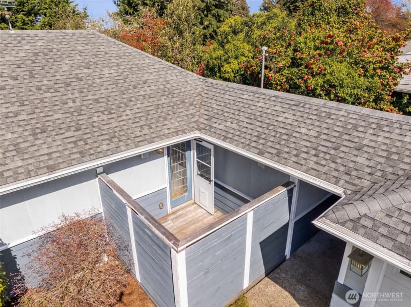 Property photo for 8424 East Side Drive Ne, Tacoma photo 24