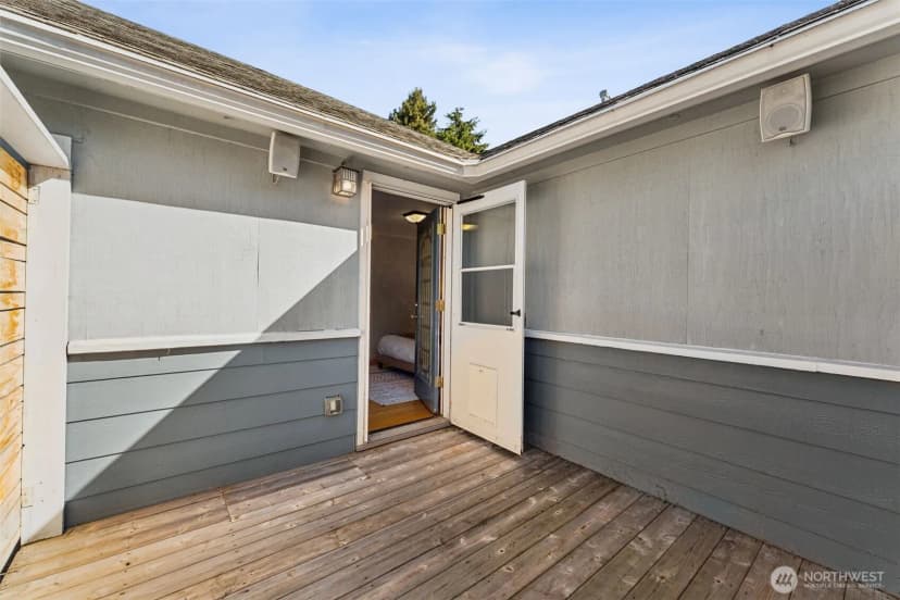 Property photo for 8424 East Side Drive Ne, Tacoma photo 23