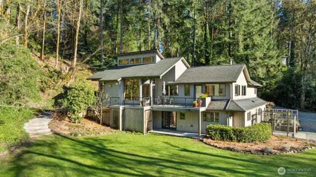 Property photo for 17055 37th Avenue Ne, Lake Forest Park photo 4
