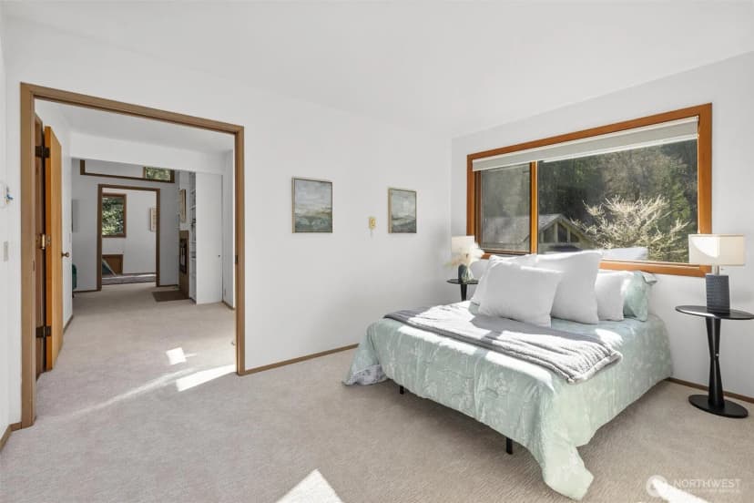 Property photo for 17055 37th Avenue Ne, Lake Forest Park photo 17