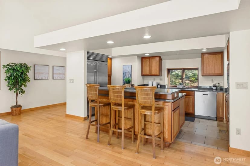 Property photo for 17055 37th Avenue Ne, Lake Forest Park photo 11
