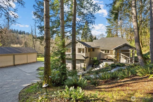 Property photo for 17055 37th Avenue Ne, Lake Forest Park photo 3