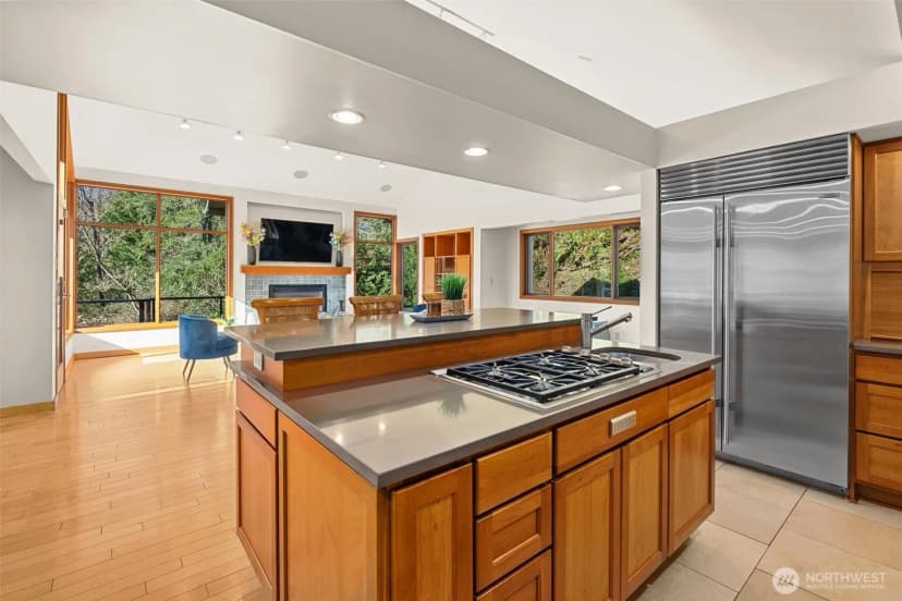 Property photo for 17055 37th Avenue Ne, Lake Forest Park photo 9