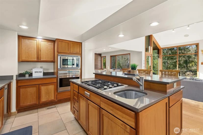 Property photo for 17055 37th Avenue Ne, Lake Forest Park photo 10