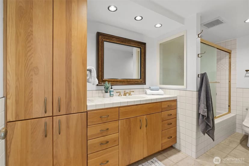 Property photo for 17055 37th Avenue Ne, Lake Forest Park photo 24