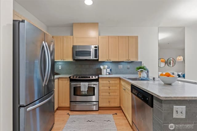 Property photo for 2717 Western Avenue #624, Seattle photo 4