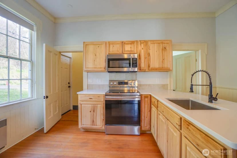 Property photo for 99 Main Street, Cathlamet photo 7