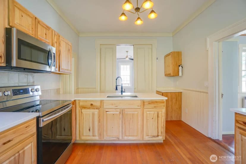 Property photo for 99 Main Street, Cathlamet photo 8