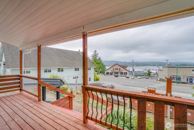 Property photo for 99 Main Street, Cathlamet photo 2