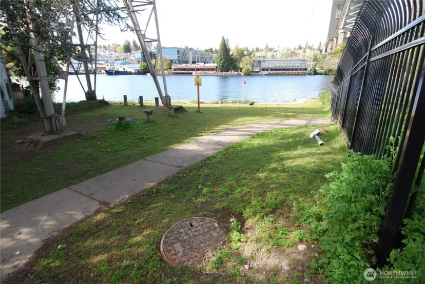 Property photo for 3217 Eastlake Avenue E #302, Seattle photo 32