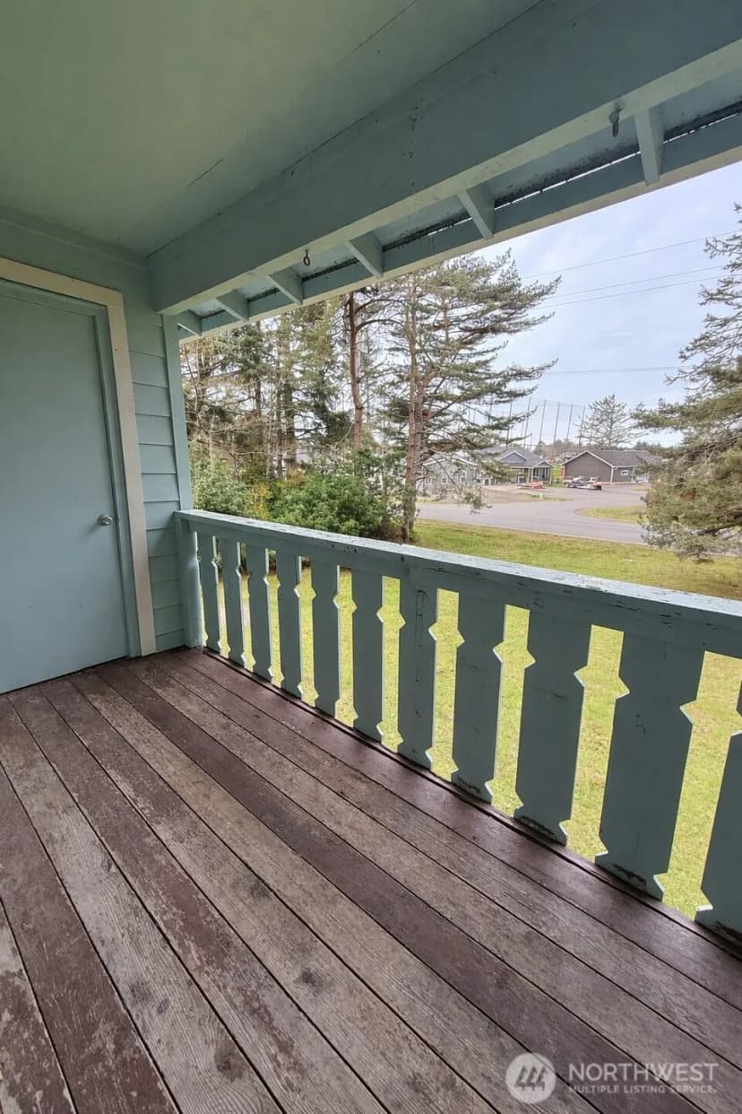 Property photo for 555 Sunset Avenue Ne, Ocean Shores photo 9