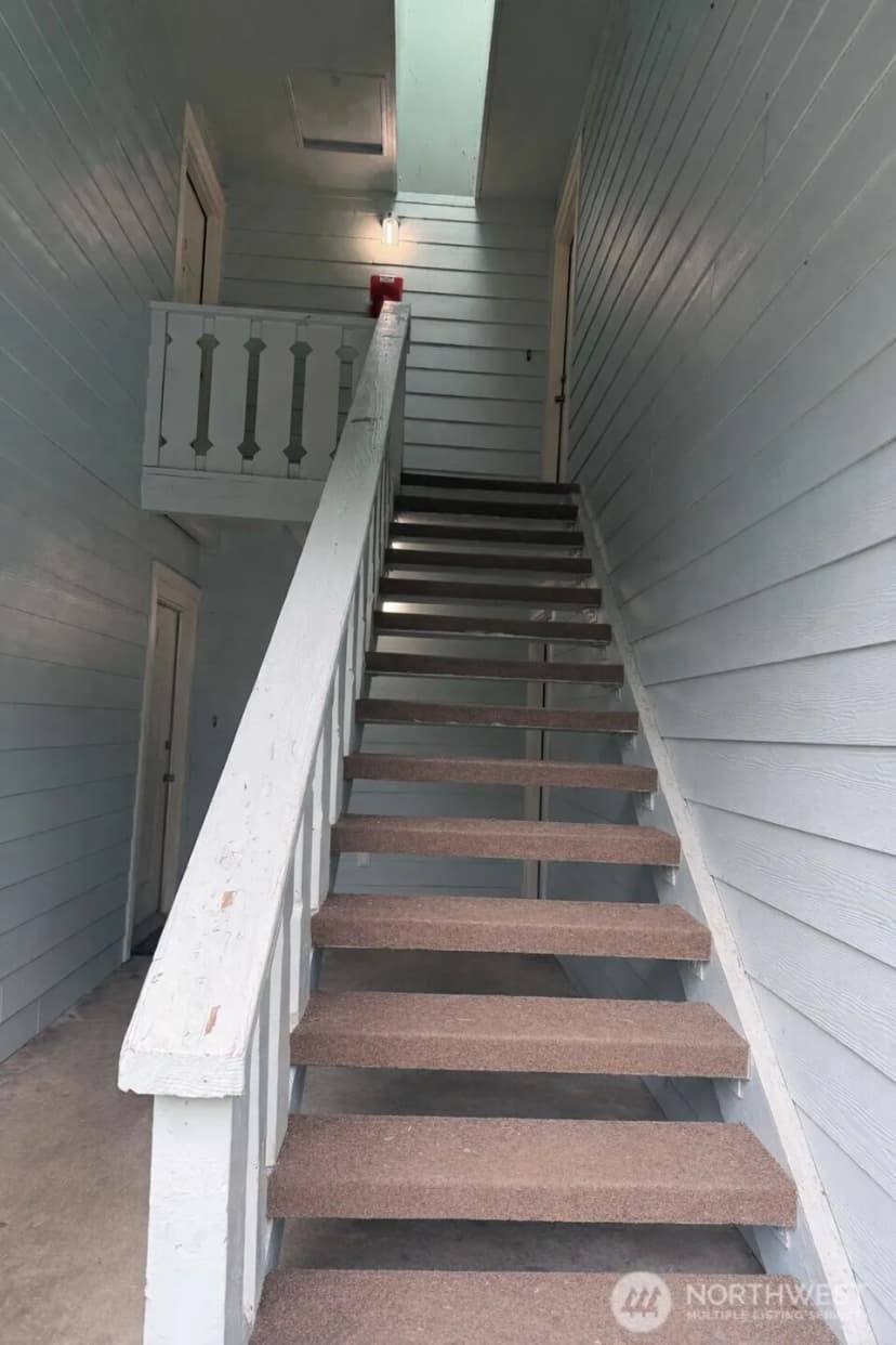 Property photo for 555 Sunset Avenue Ne, Ocean Shores photo 2