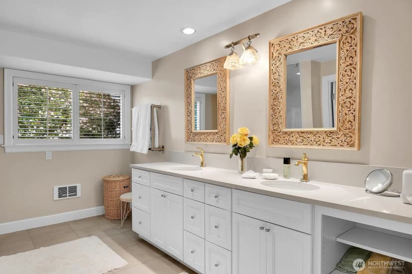 Property photo for 2209 38th Place E, Seattle photo 16