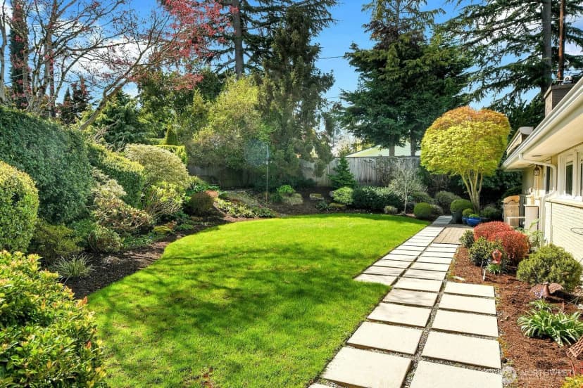 Property photo for 2209 38th Place E, Seattle photo 30