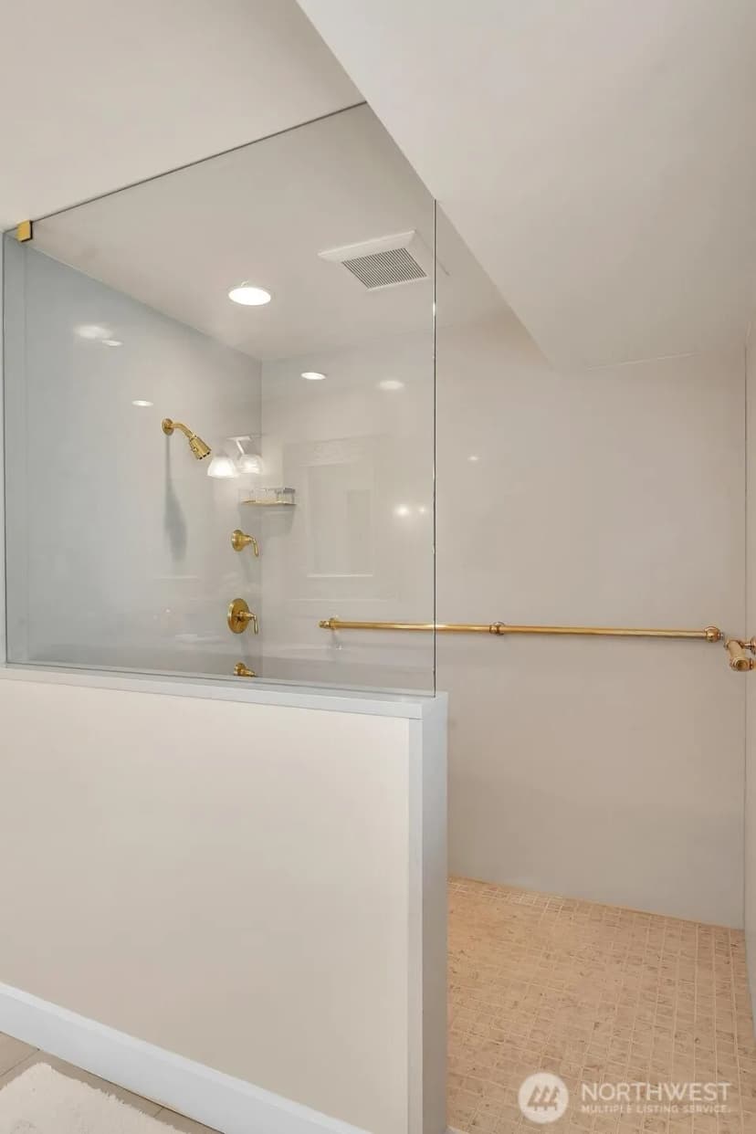 Property photo for 2209 38th Place E, Seattle photo 17