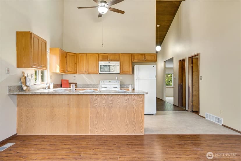 Property photo for 3023 Bridgeport Way W #b, University Place photo 8