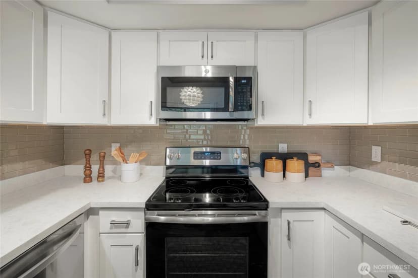 Property photo for 1336 Bellevue Way Ne #4, Bellevue photo 10