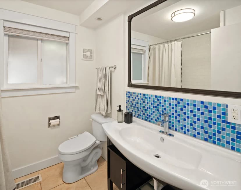 Property photo for 11544 24th Avenue Ne, Seattle photo 14