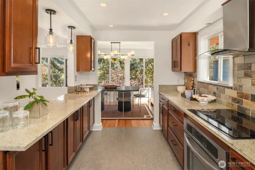 Property photo for 11544 24th Avenue Ne, Seattle photo 12