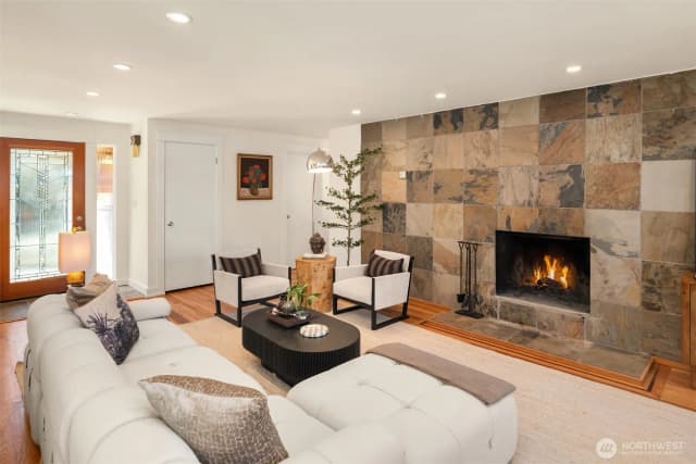 Property photo for 11544 24th Avenue Ne, Seattle photo 2