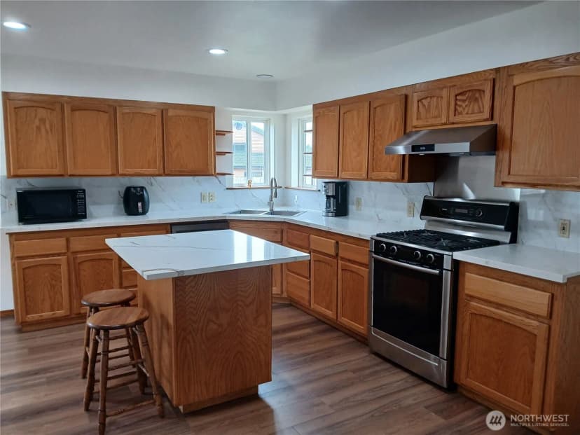 Property photo for 10 Spruce Lane, South Bend photo 14