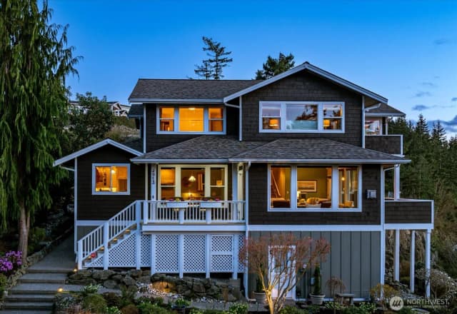 Property photo for 3913 W 12th Street, Anacortes photo 2