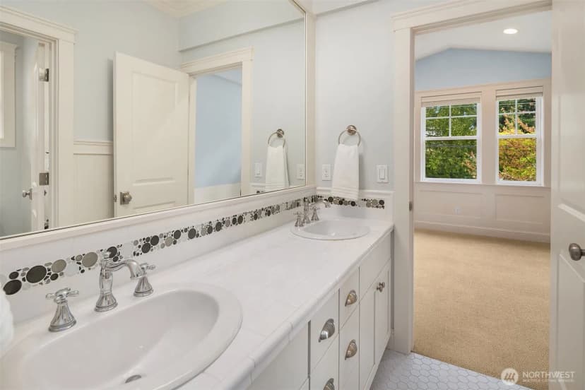 Property photo for 10611 Se 20th Street, Bellevue photo 23